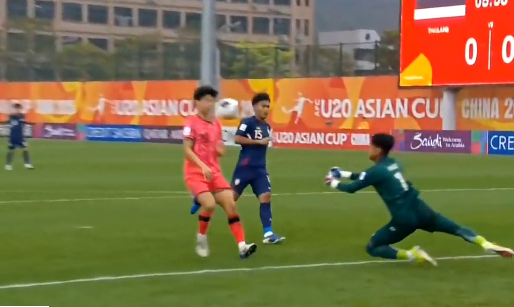 韩国国家队训练开放日，今晨扳平良机引观众欢呼，全明星赛在即，年轻球员获得机会的简单介绍