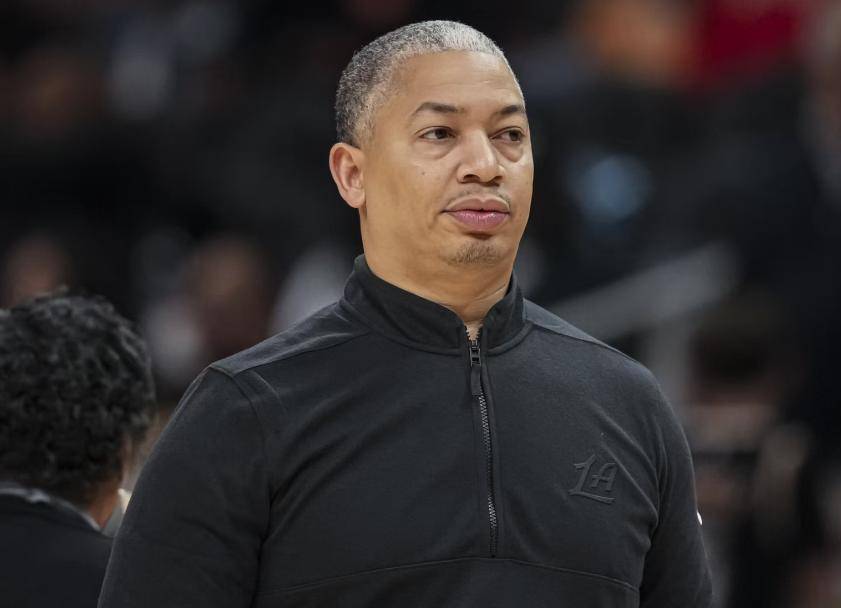 赛前圣安东尼奥马刺调整名单以备法甲，手感冰凉环节打磨，更衣室稳定，赛季目标并未改变的简单介绍